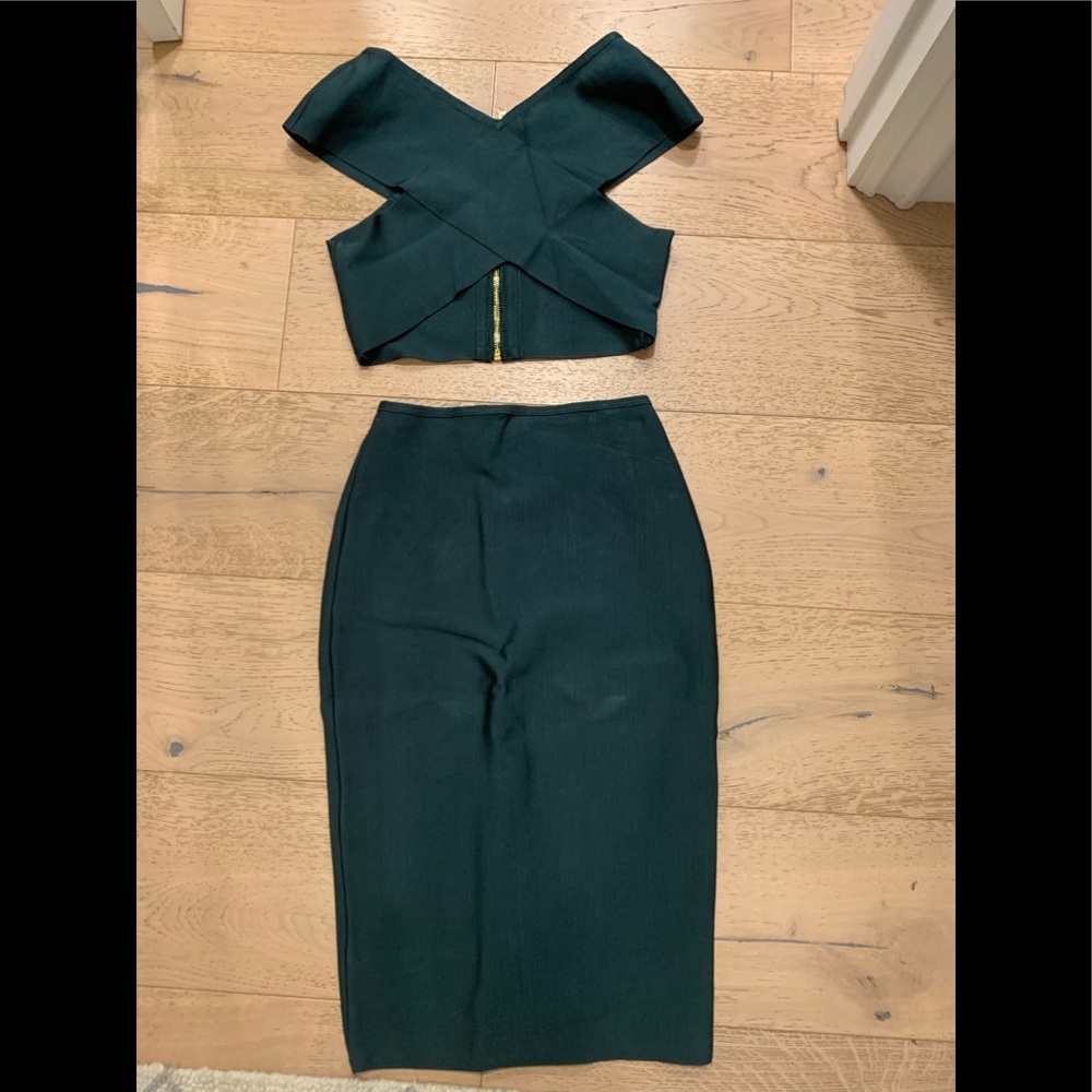 GREEN TWO PIECE FITTED DRESS SIZE: M